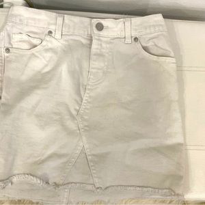 Cute simple white skirt:)